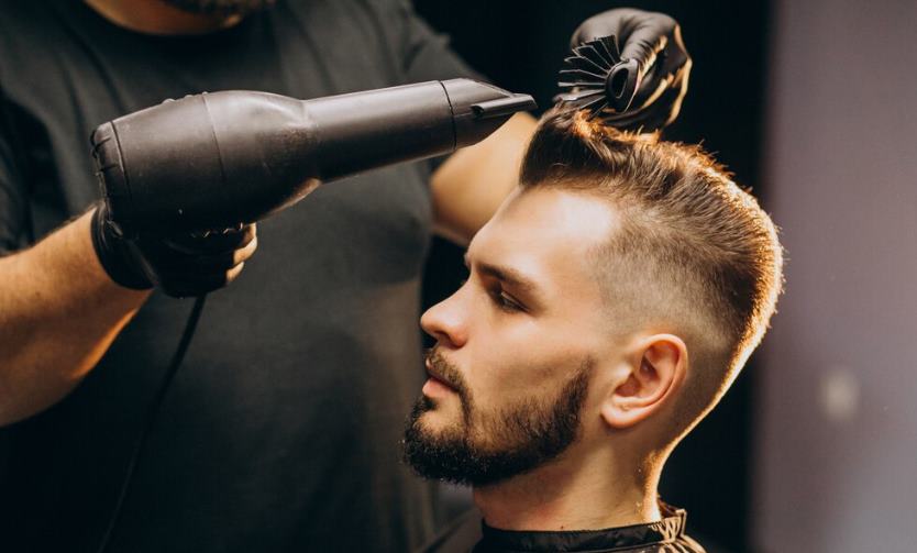 2025 Erkek Saç Trendleri: Doğallık, Doku ve Modern Stil Dönemi